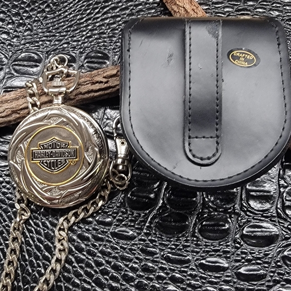 Harley-Davidson Silver and Gold Pocket Watch - Picture 6 of 7